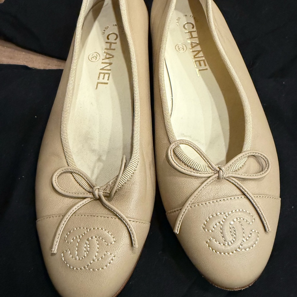 CHANEL beige ballet flats - Picture 4 of 9